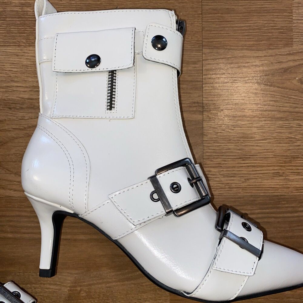 Wild Pair Womens Moonbeam Buckle Booties Size 5M White - Picture 6 of 10